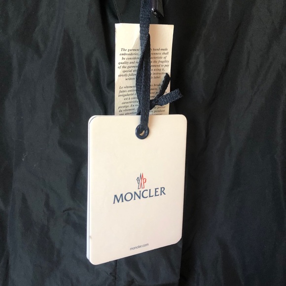 Moncler Asuncion Black Jacket - Picture 4 of 11